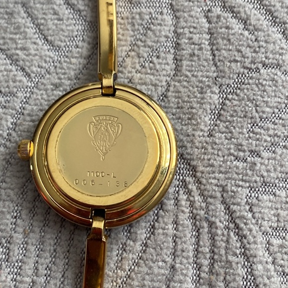Gucci bangle watch - Picture 3 of 5